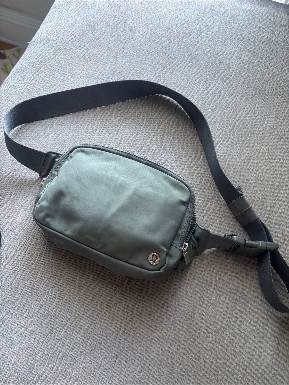 2L lululemon Belt Bag